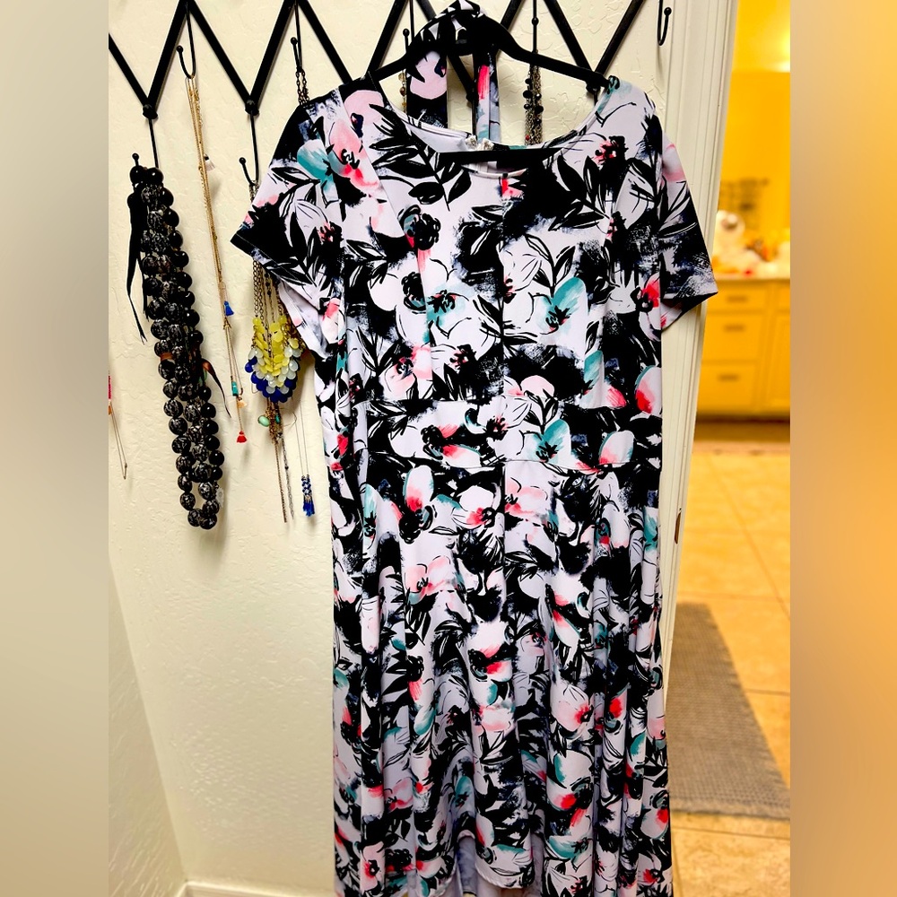 Lane Bryant size 20 floral dress with pockets. Perfect for weddings!